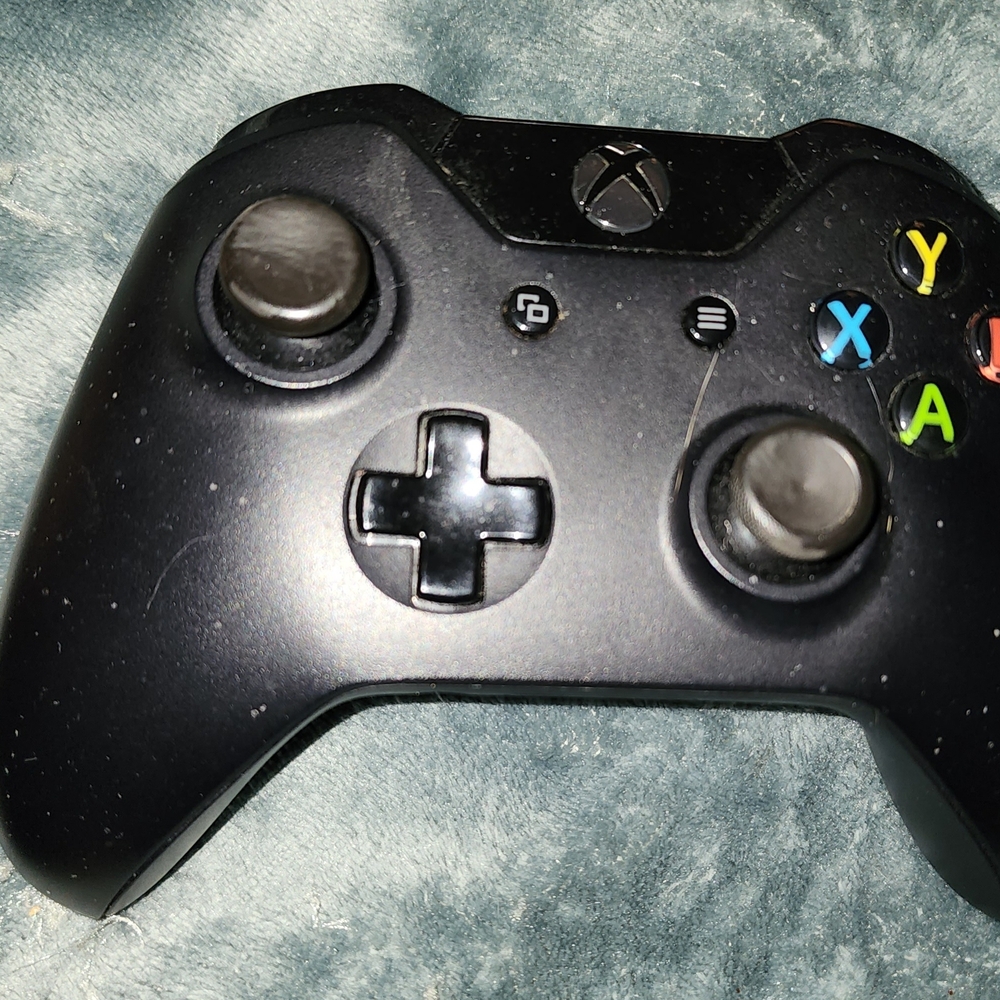 2 Two Xbox One Wireless Controller Bundle - Picture 2 of 5